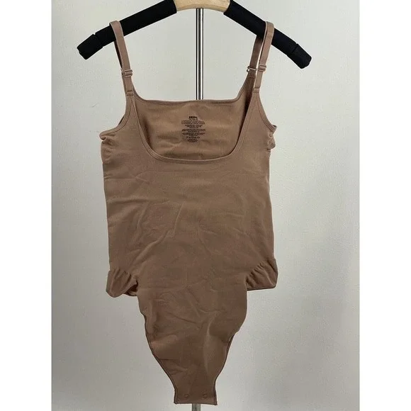 NEW!! SKIMS Bodysuit, Size 4XL. Adjustable Straps. Snap Bottom. Without Tags. - Picture 3 of 8